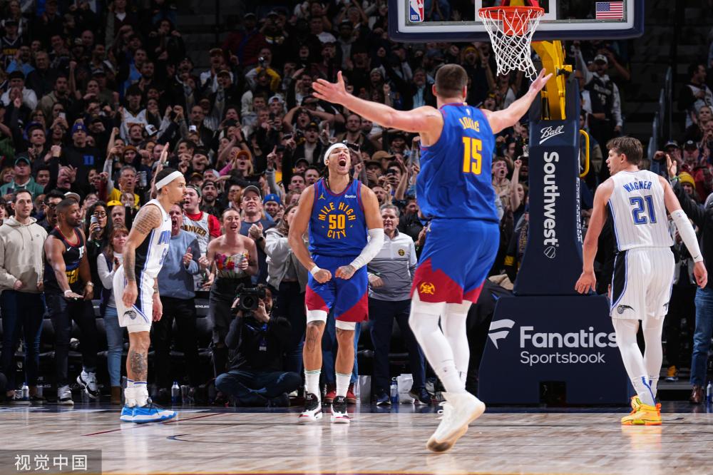 显得笨拙 显得笨拙