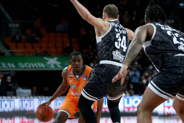 被揍存在一 被揍存在一